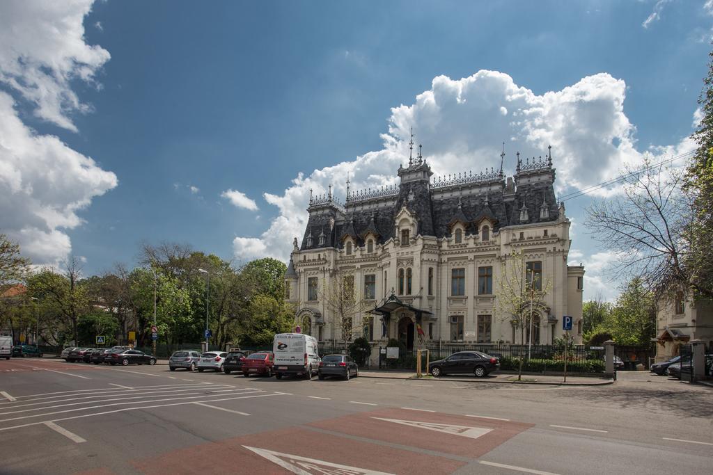 Central Garden By Urbanesq Bucarest Exterior foto